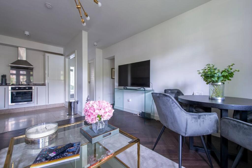 2 Bedroom Modern Urban Sanctuary 1Cc - Cherrydeal ロンドン エクステリア 写真