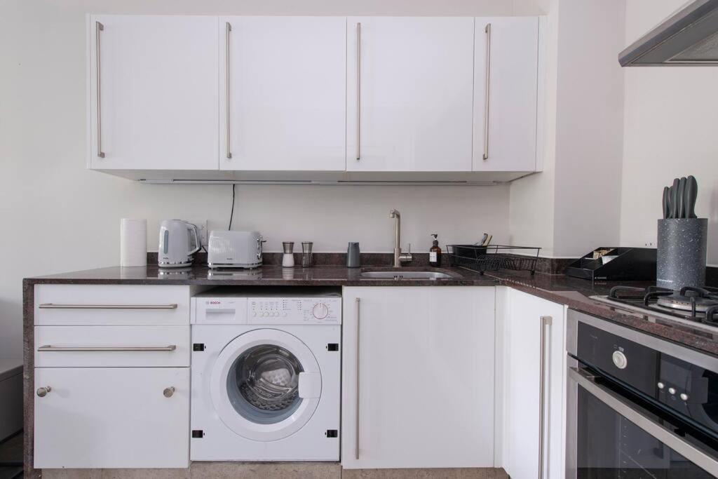 2 Bedroom Modern Urban Sanctuary 1Cc - Cherrydeal ロンドン エクステリア 写真